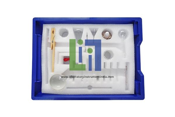 Microscale Chemical Experiment Box in Middle